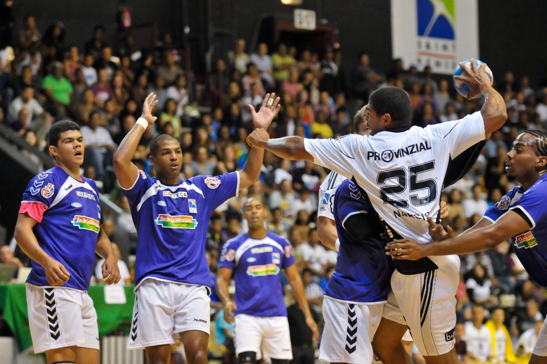 Adriano Marlin — Sélection de La Réunion contre le THW Kiel, 2012
