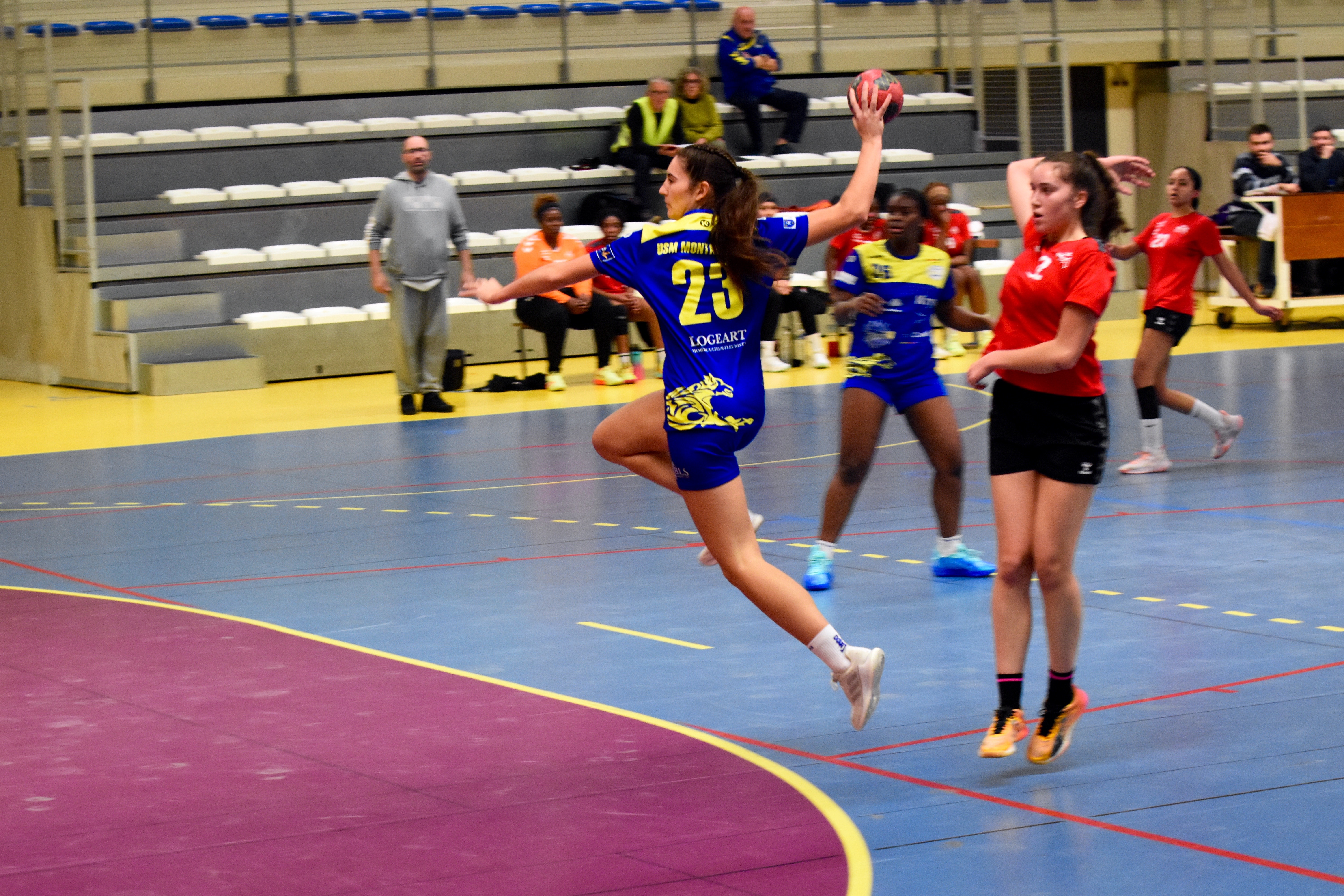 Les joueuses de l’USM Montargis en match — USM–Évry — DSC_0557