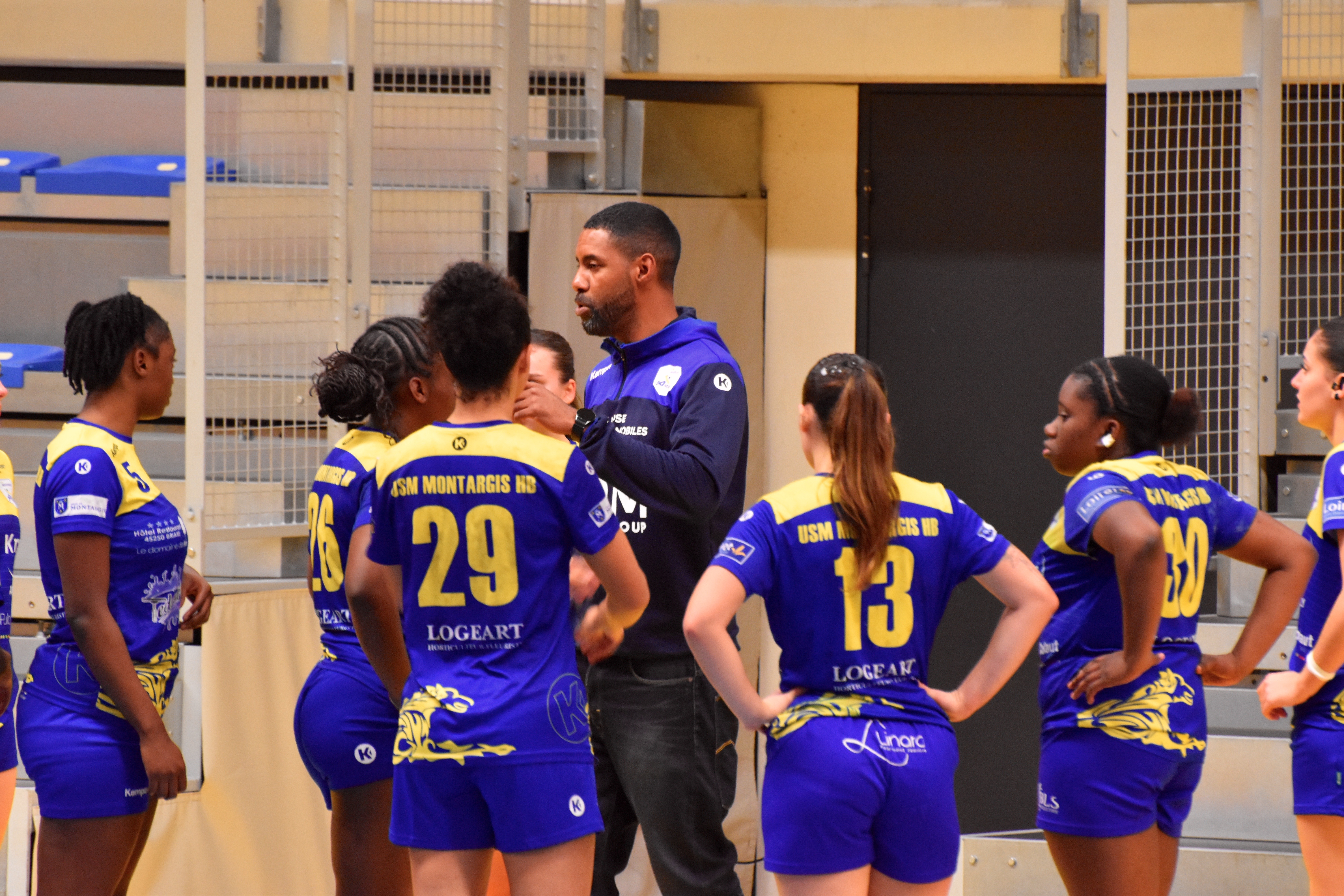 Coaching et banc de l’USM Montargis — USM–Évry — DSC_0596