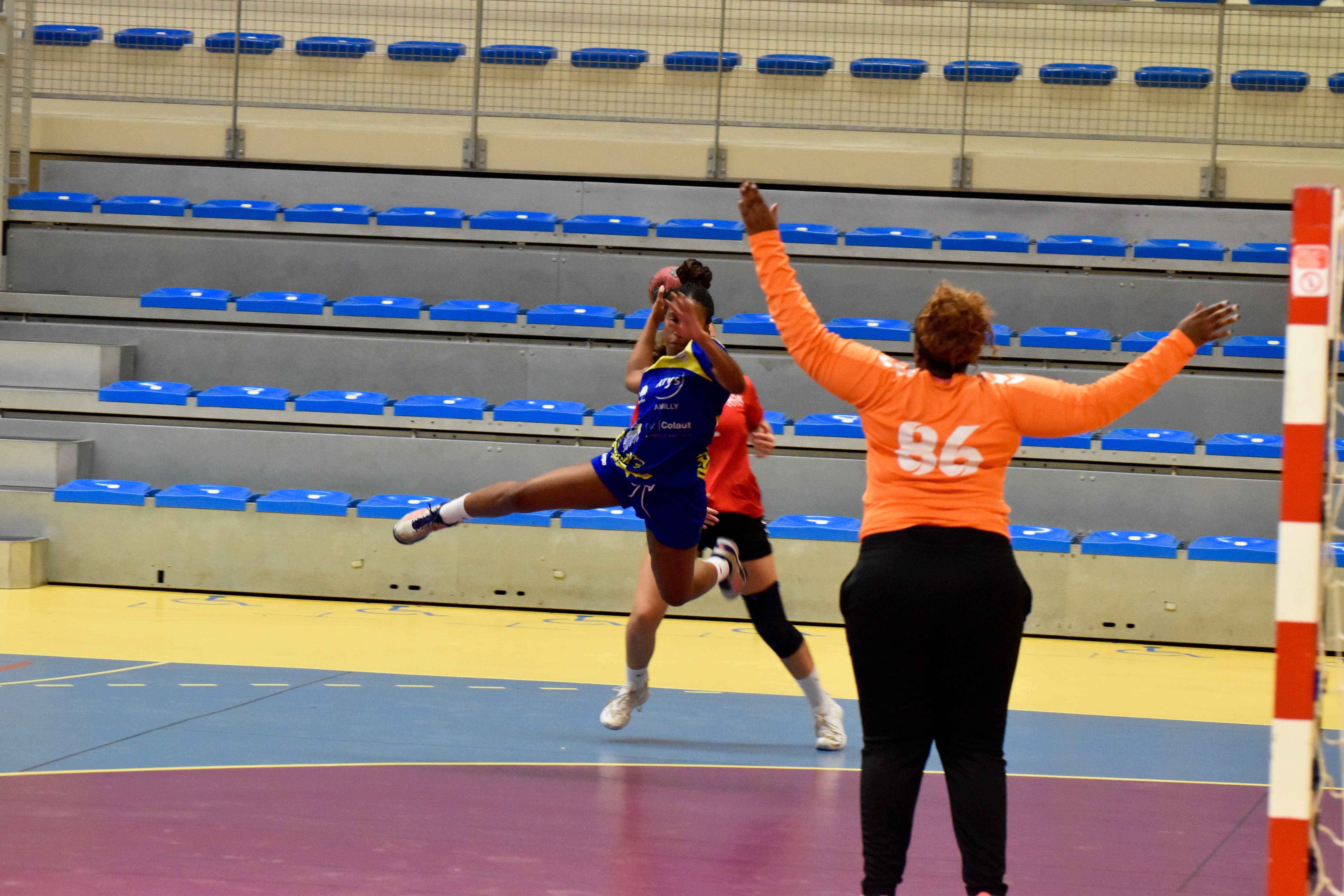 Les joueuses de l’USM Montargis en match — USM–Évry — DSC_0956